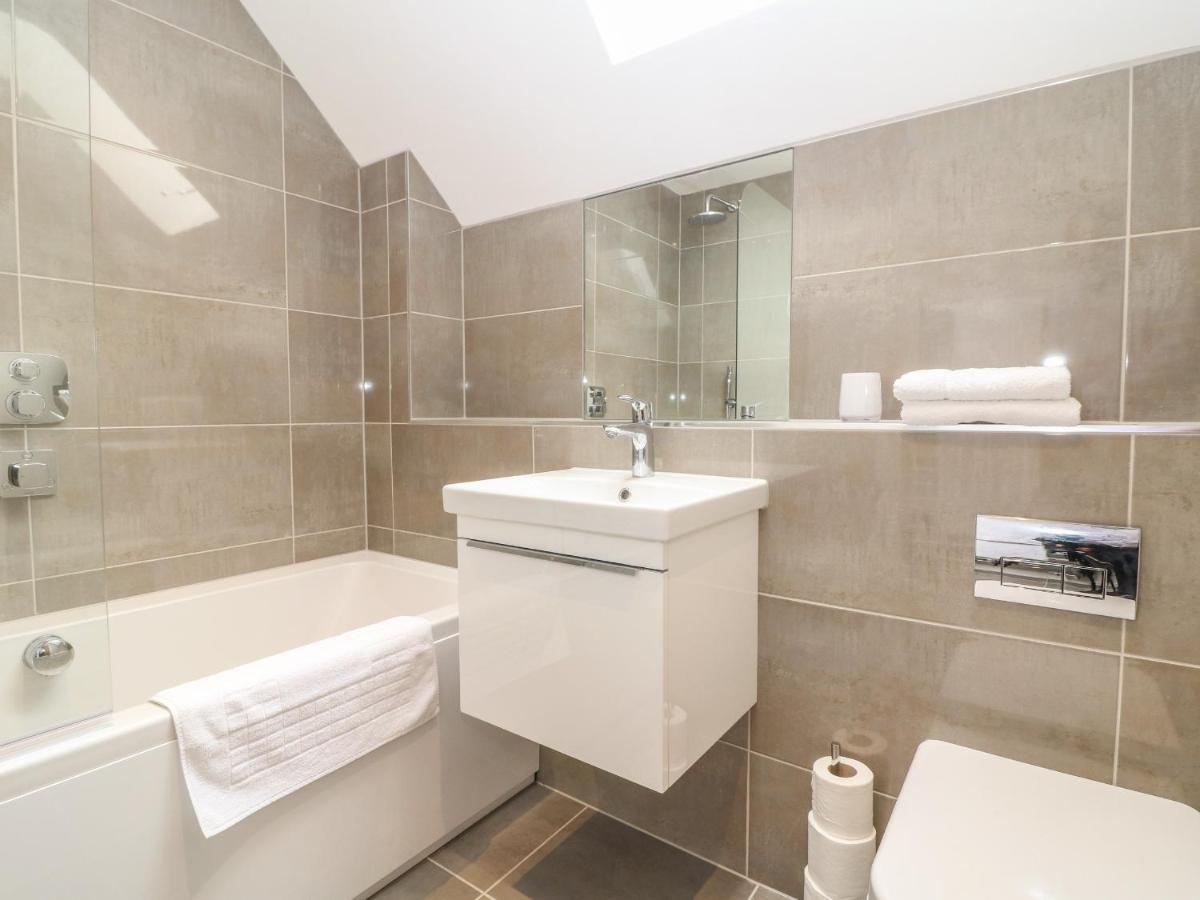 Villa 9 Windrush Heights Burford Exterior foto